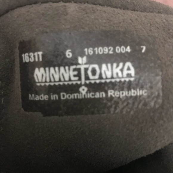 Minnetonka 3 layer fringe suede boot👢 - Picture 3 of 4